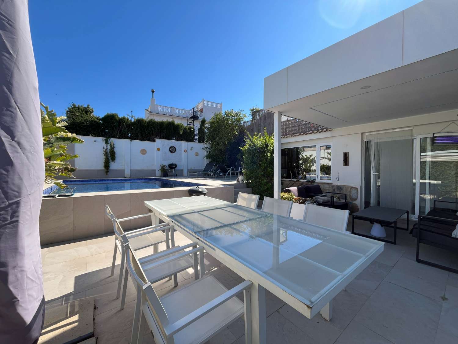 Precioso chalet renovado con 3 dormitorios y piscina privada