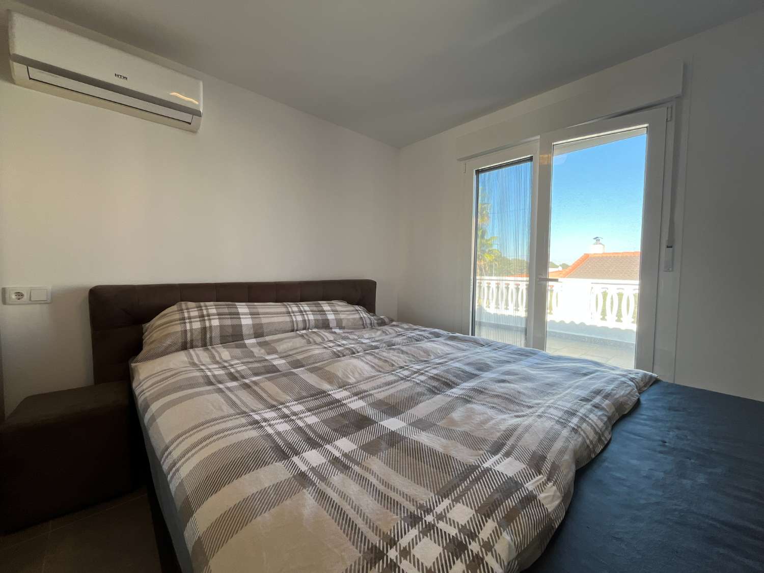 Precioso chalet renovado con 3 dormitorios y piscina privada