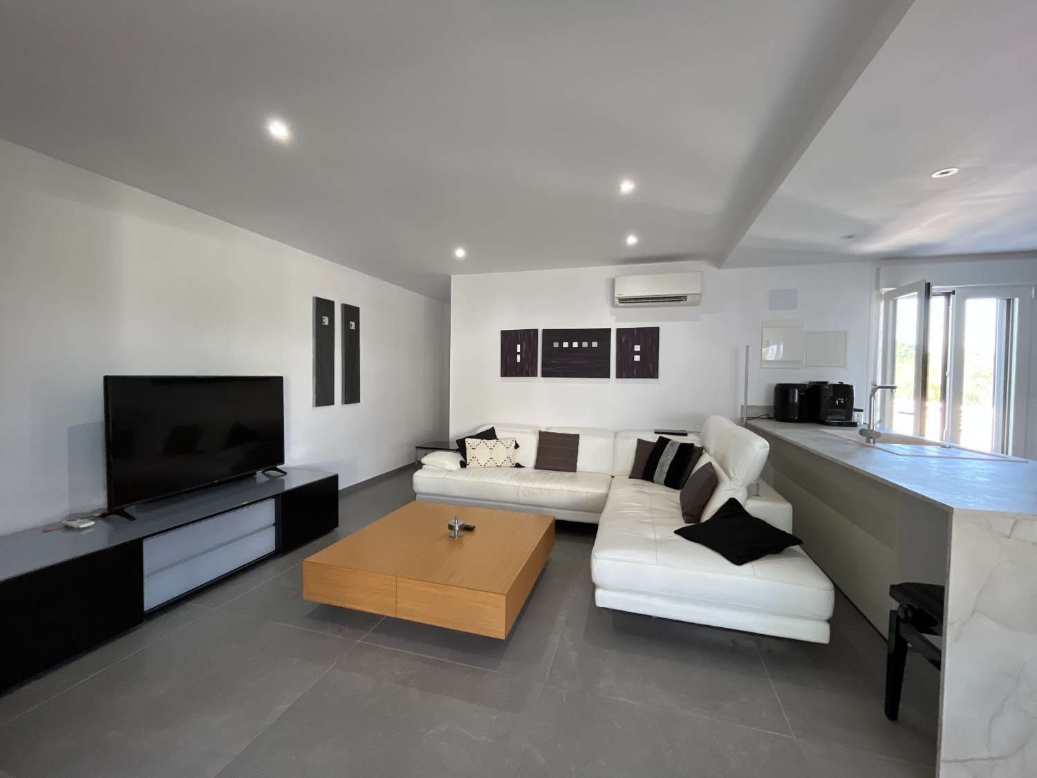 Precioso chalet renovado con 3 dormitorios y piscina privada