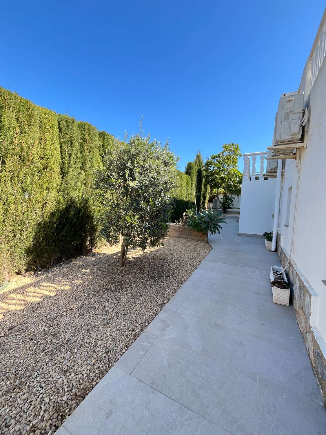 Precioso chalet renovado con 3 dormitorios y piscina privada