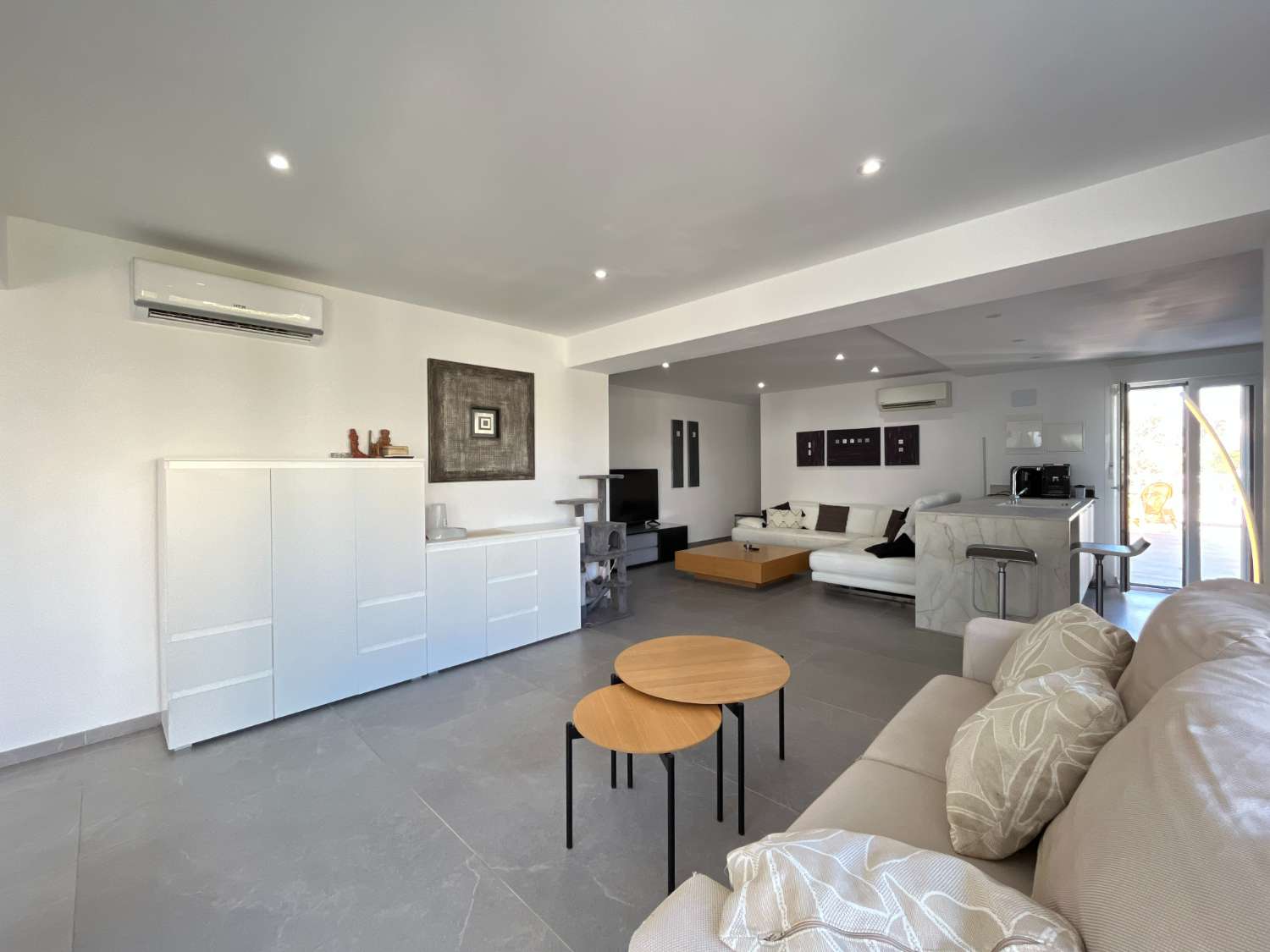 Precioso chalet renovado con 3 dormitorios y piscina privada