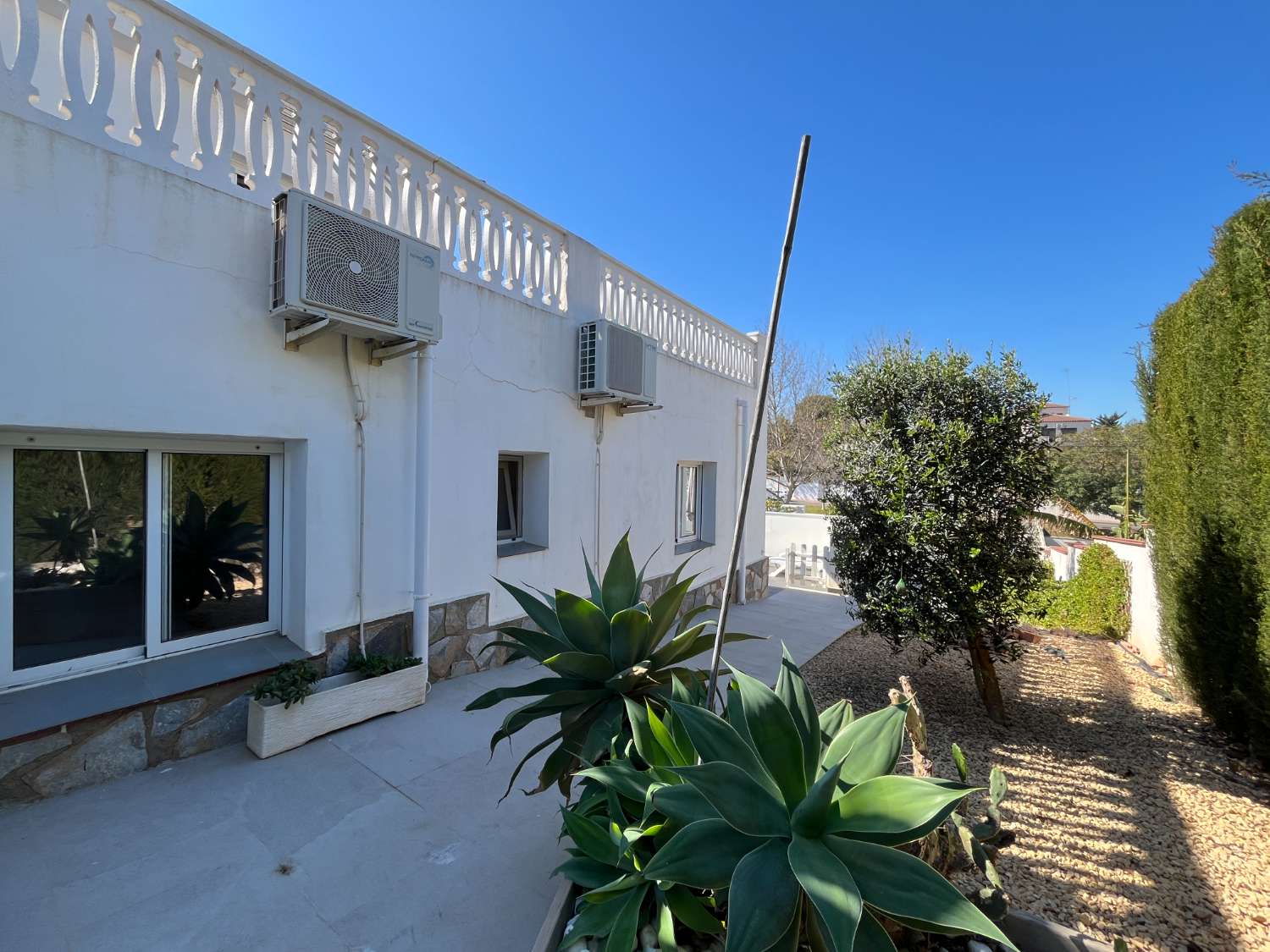 Precioso chalet renovado con 3 dormitorios y piscina privada