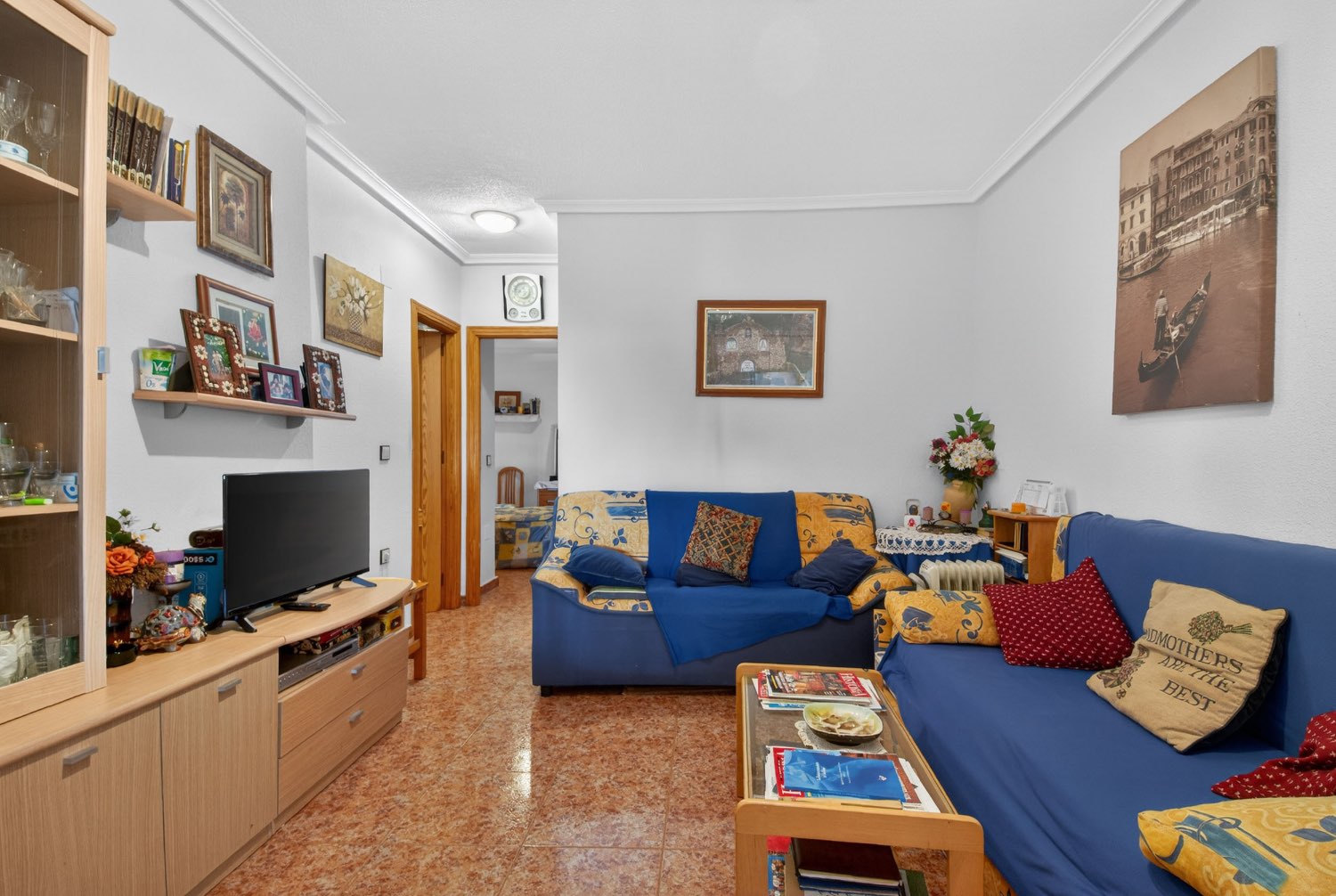 Apartamento planta baja en esquina de 2 dormitorios , en Los altos .