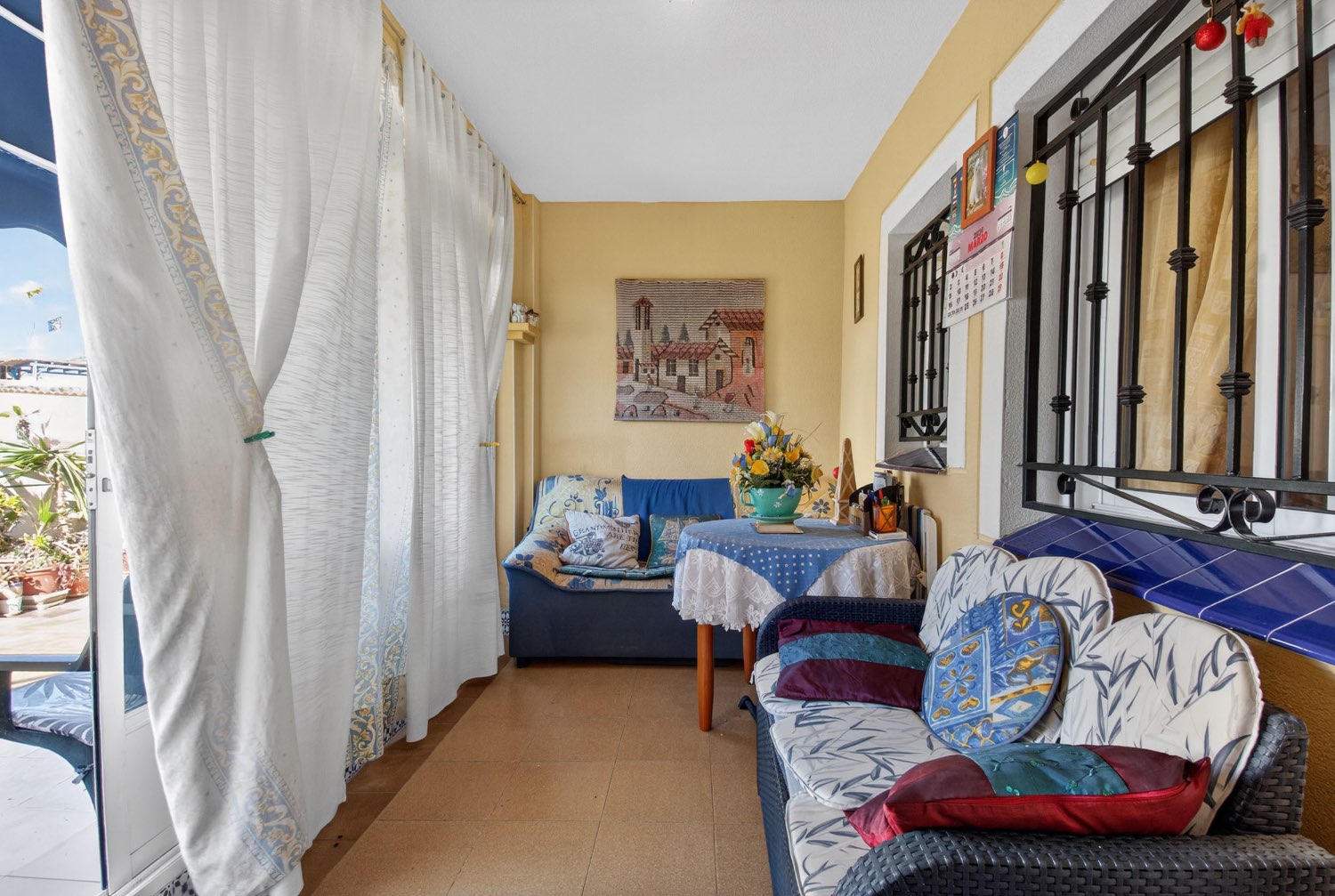 Apartamento planta baja en esquina de 2 dormitorios , en Los altos .