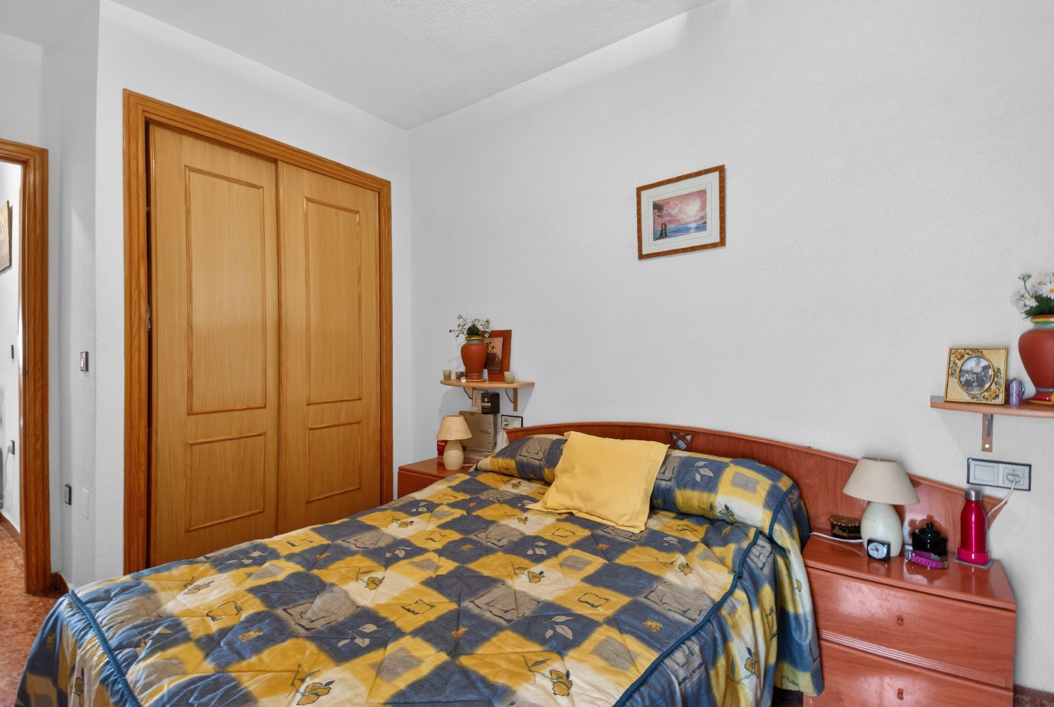 Apartamento planta baja en esquina de 2 dormitorios , en Los altos .