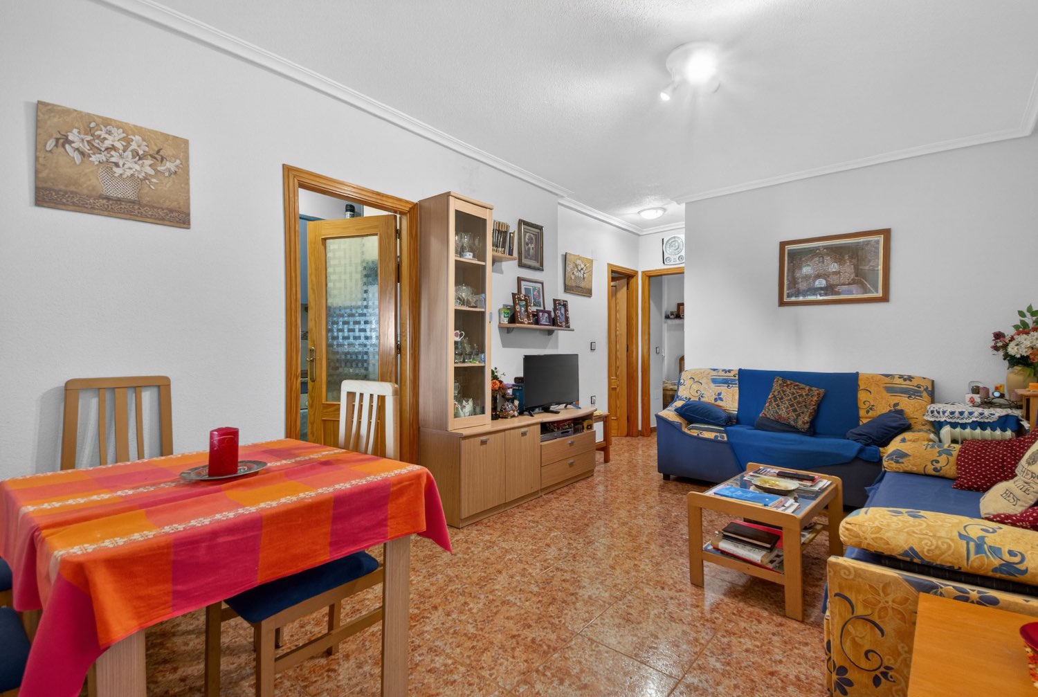 Apartamento planta baja en esquina de 2 dormitorios , en Los altos .