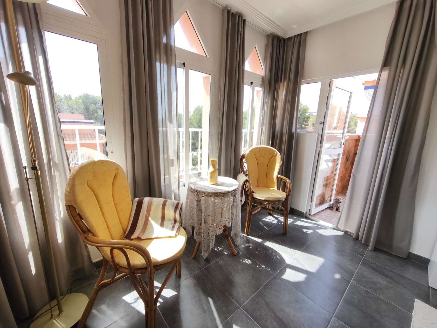 Apartamento muy bonito orientado al sur con 3 dormitorios.