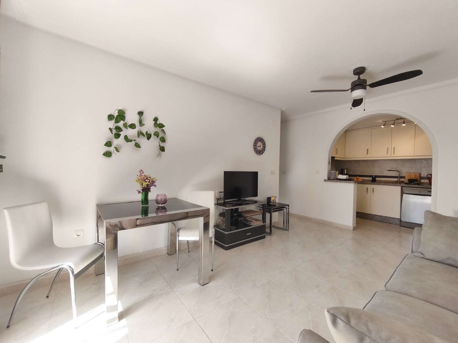 Apartamento muy bonito orientado al sur con 3 dormitorios.