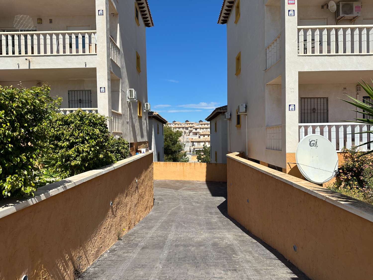 Autotalli myynnissä Lomas de Cabo Roigissa