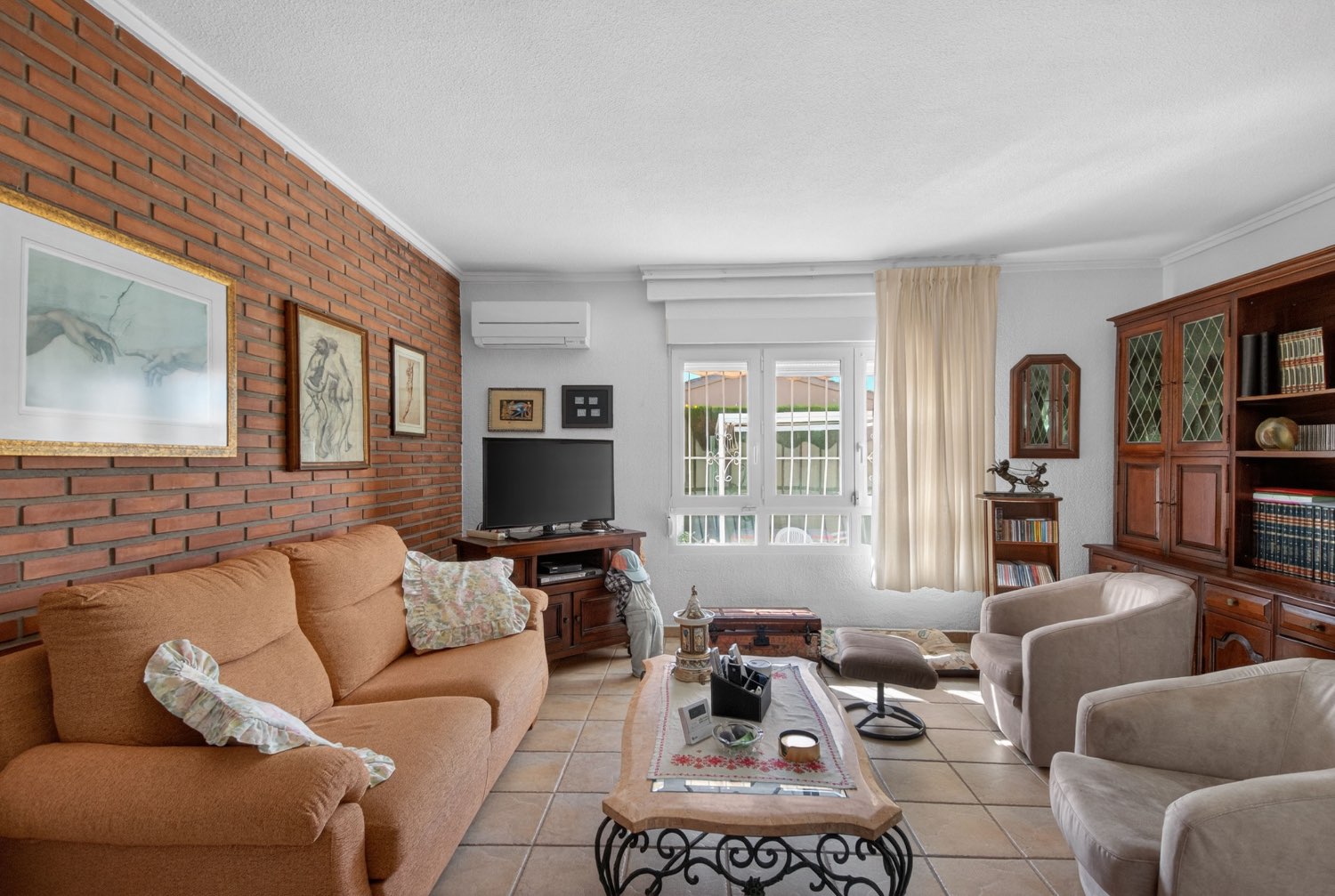 Erillinen huvila, jossa on yksityinen uima-allas Orihuela Costassa