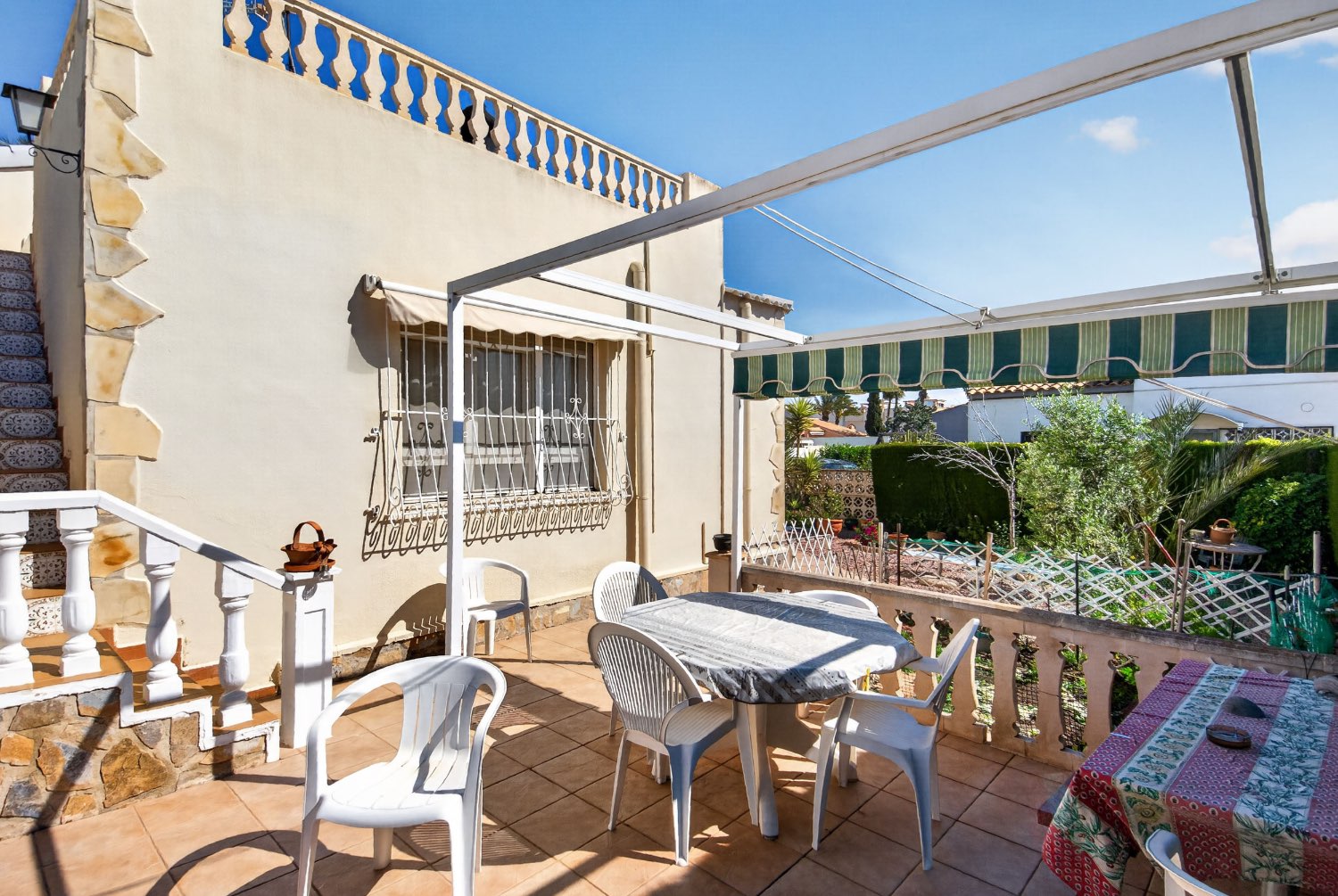 Erillinen huvila, jossa on yksityinen uima-allas Orihuela Costassa