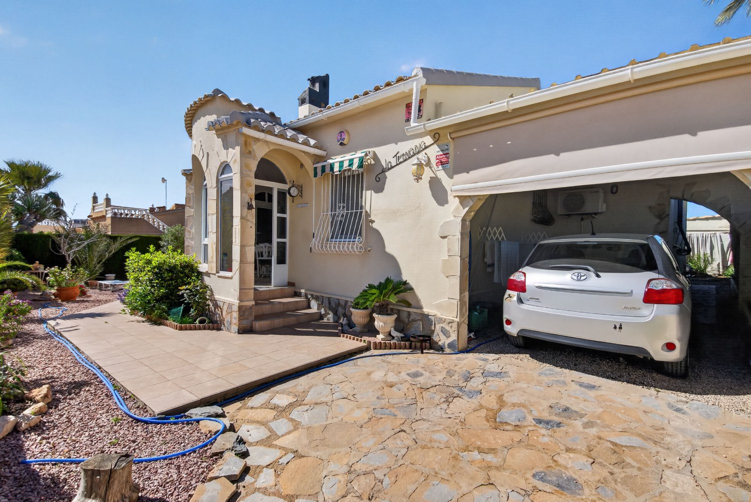 Erillinen huvila, jossa on yksityinen uima-allas Orihuela Costassa