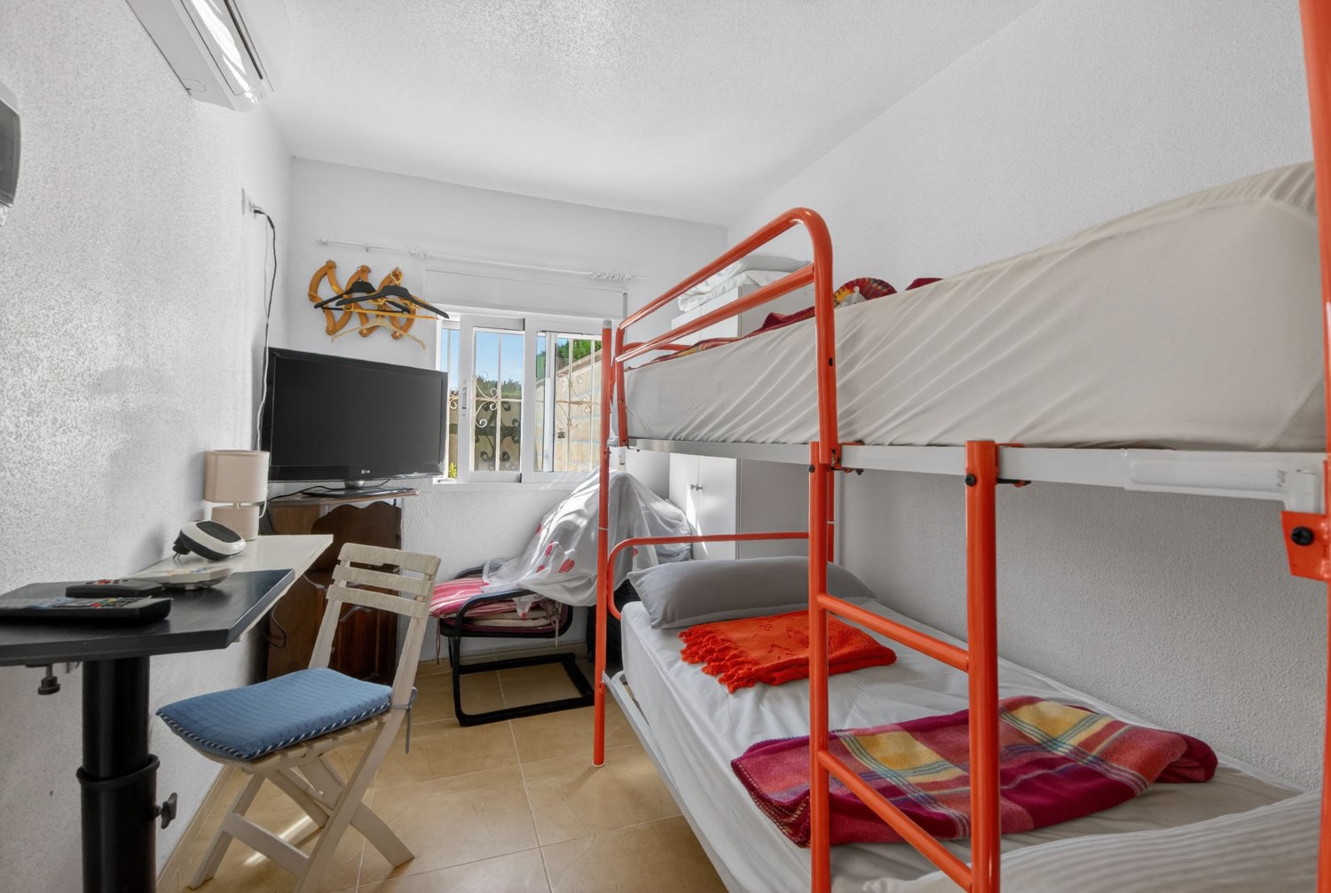 Erillinen huvila, jossa on yksityinen uima-allas Orihuela Costassa