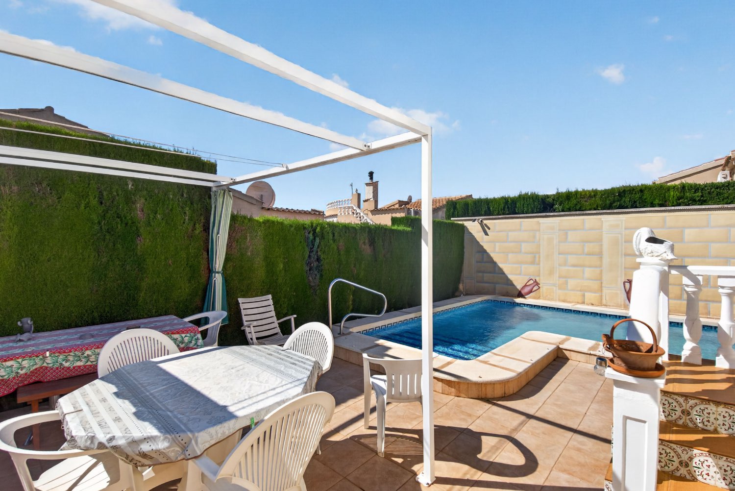 Erillinen huvila, jossa on yksityinen uima-allas Orihuela Costassa