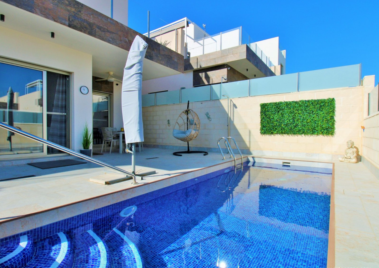 Villa in vendita a Villamartín-Las Filipinas (Orihuela)