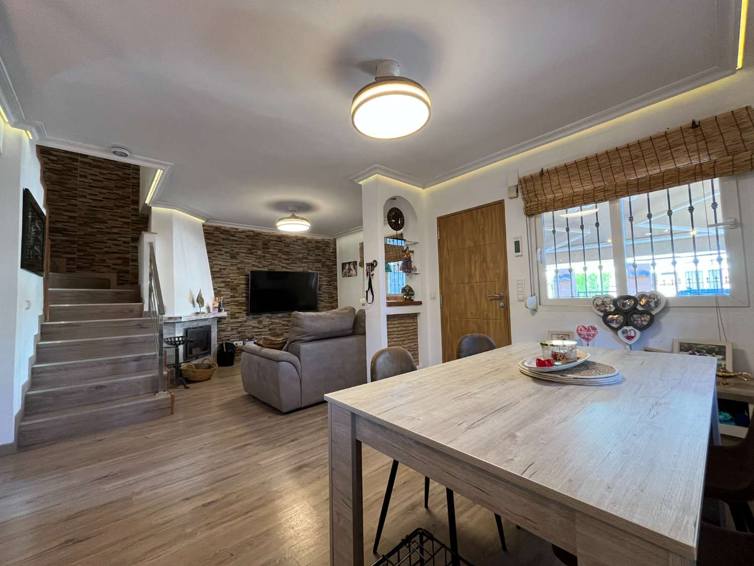 Villa adosada con piscina