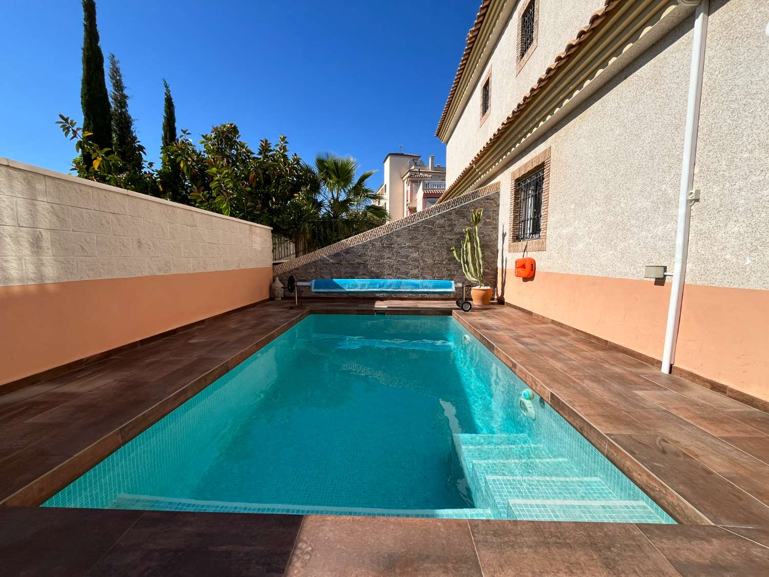 Villa adosada con piscina