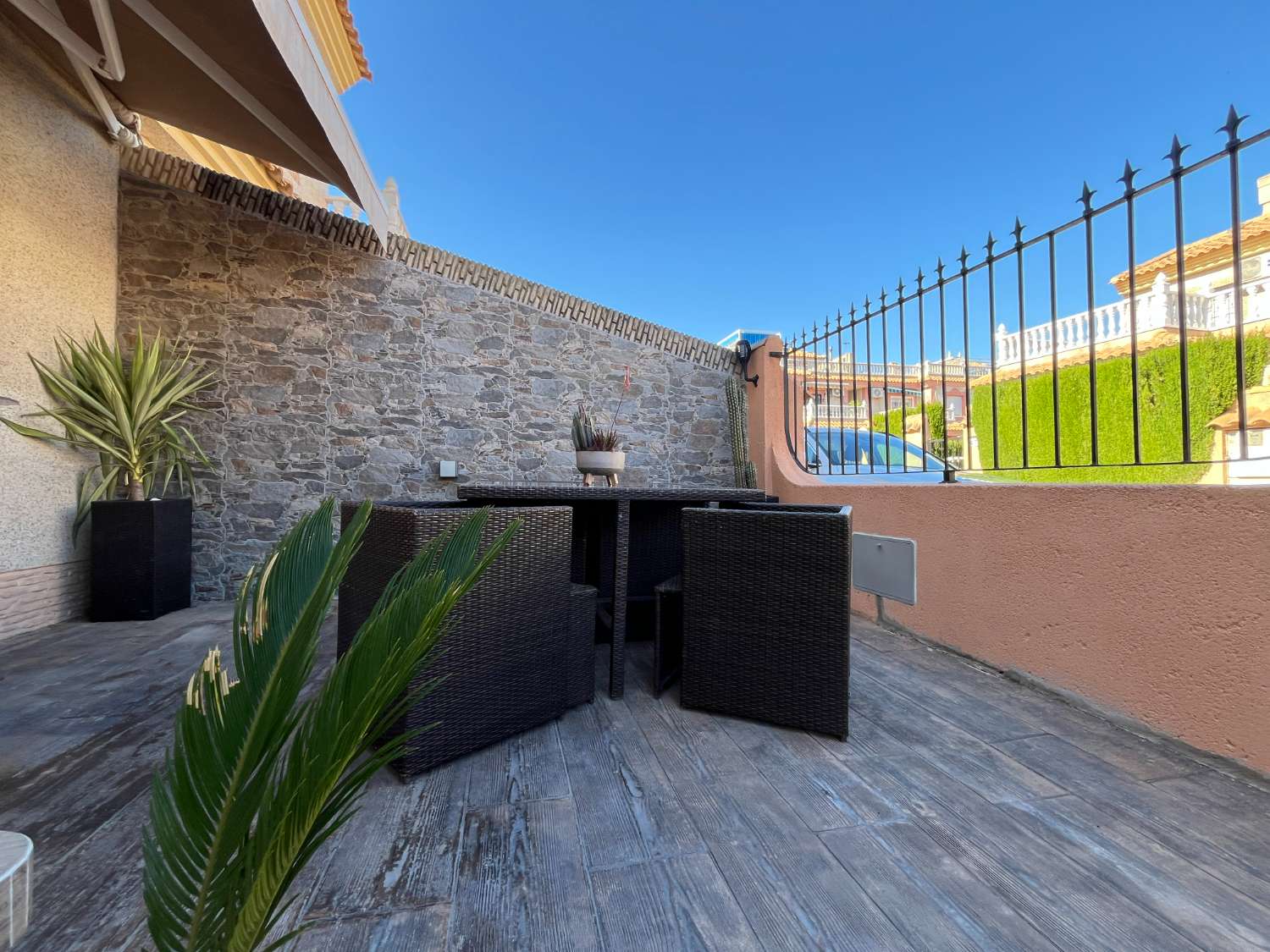 Villa adosada con piscina