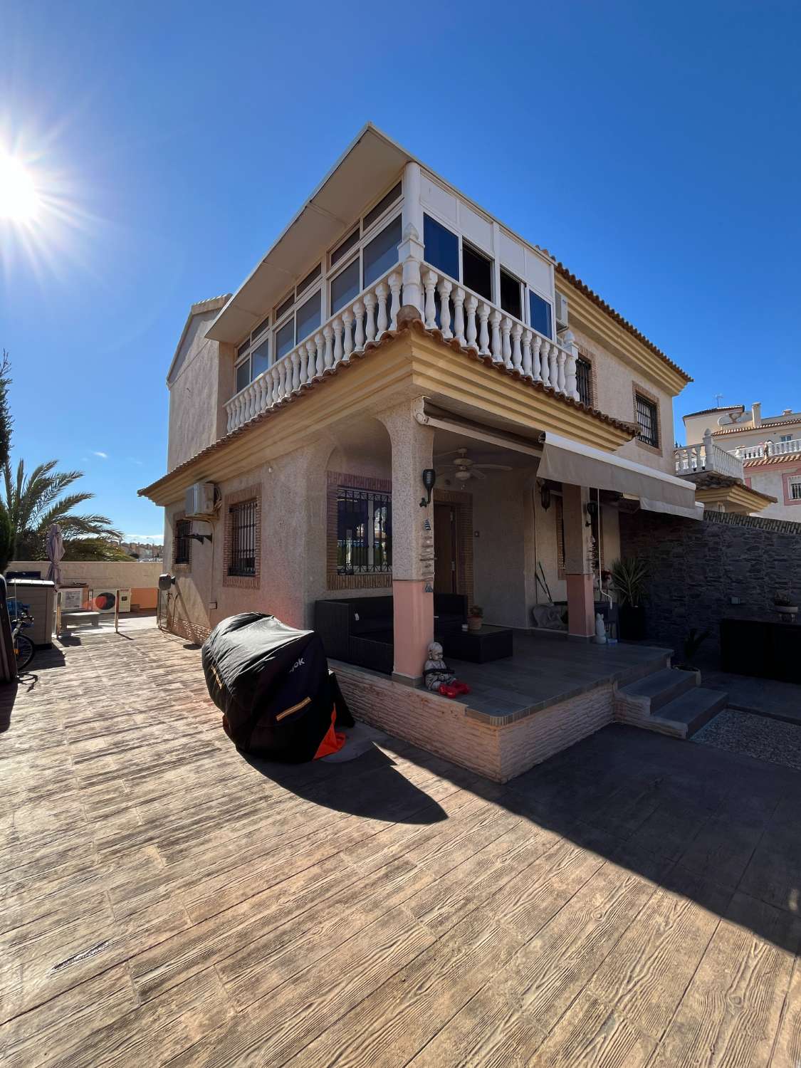 Villa adosada con piscina