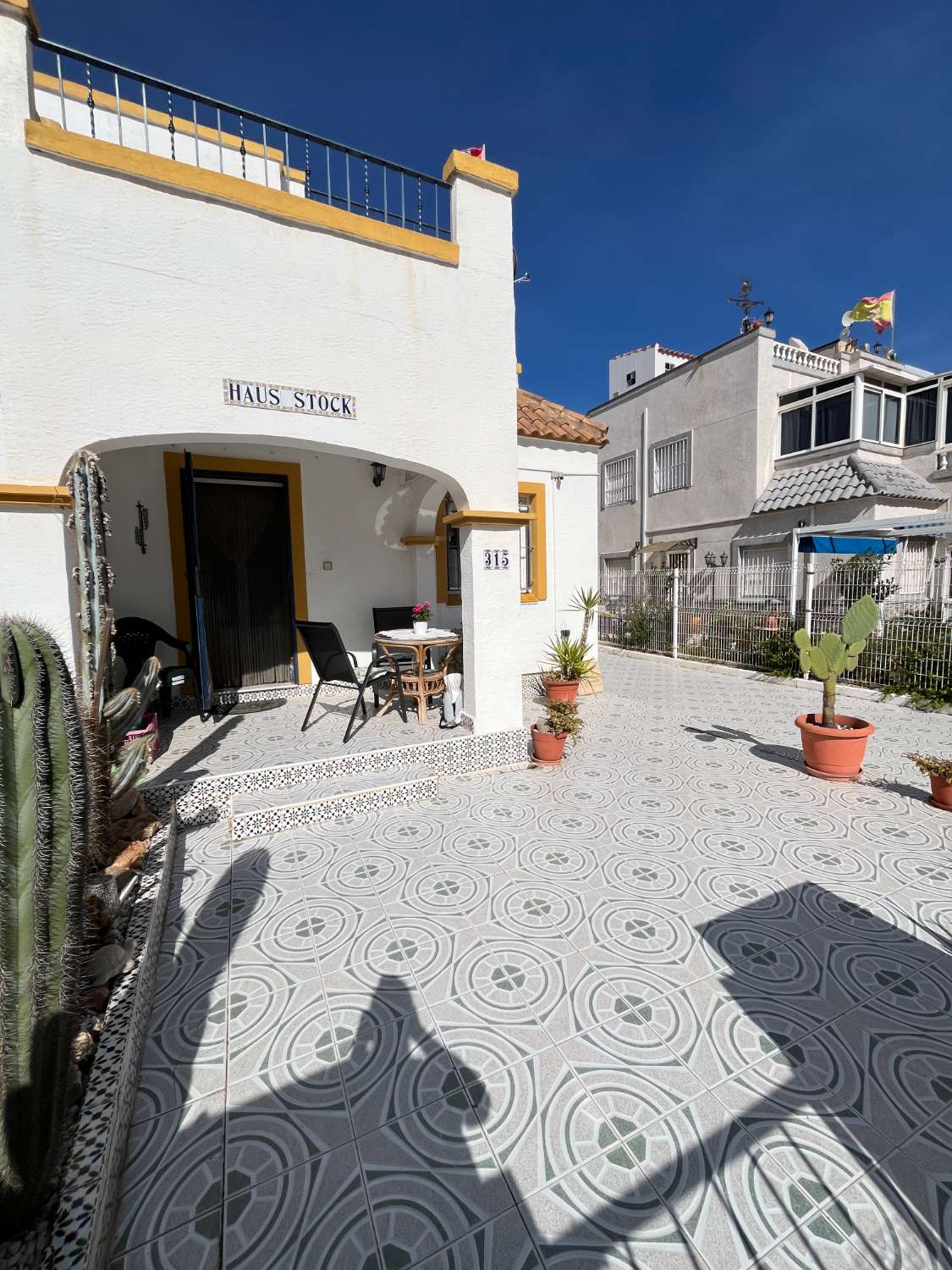 Casa de 3 dormitorios y 2 baños con piscina comunitaria