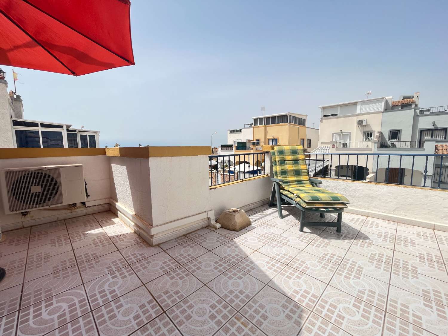 Casa de 3 dormitorios y 2 baños con piscina comunitaria