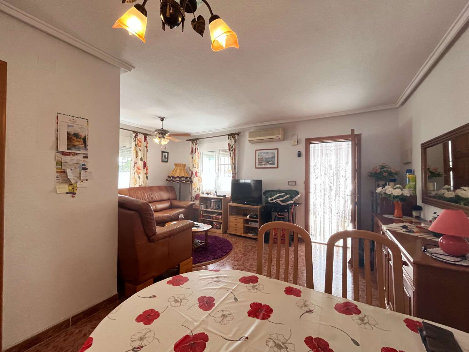 Casa de 3 dormitorios y 2 baños con piscina comunitaria