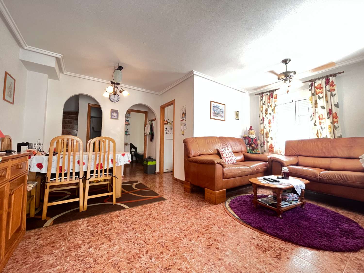 Casa de 3 dormitorios y 2 baños con piscina comunitaria