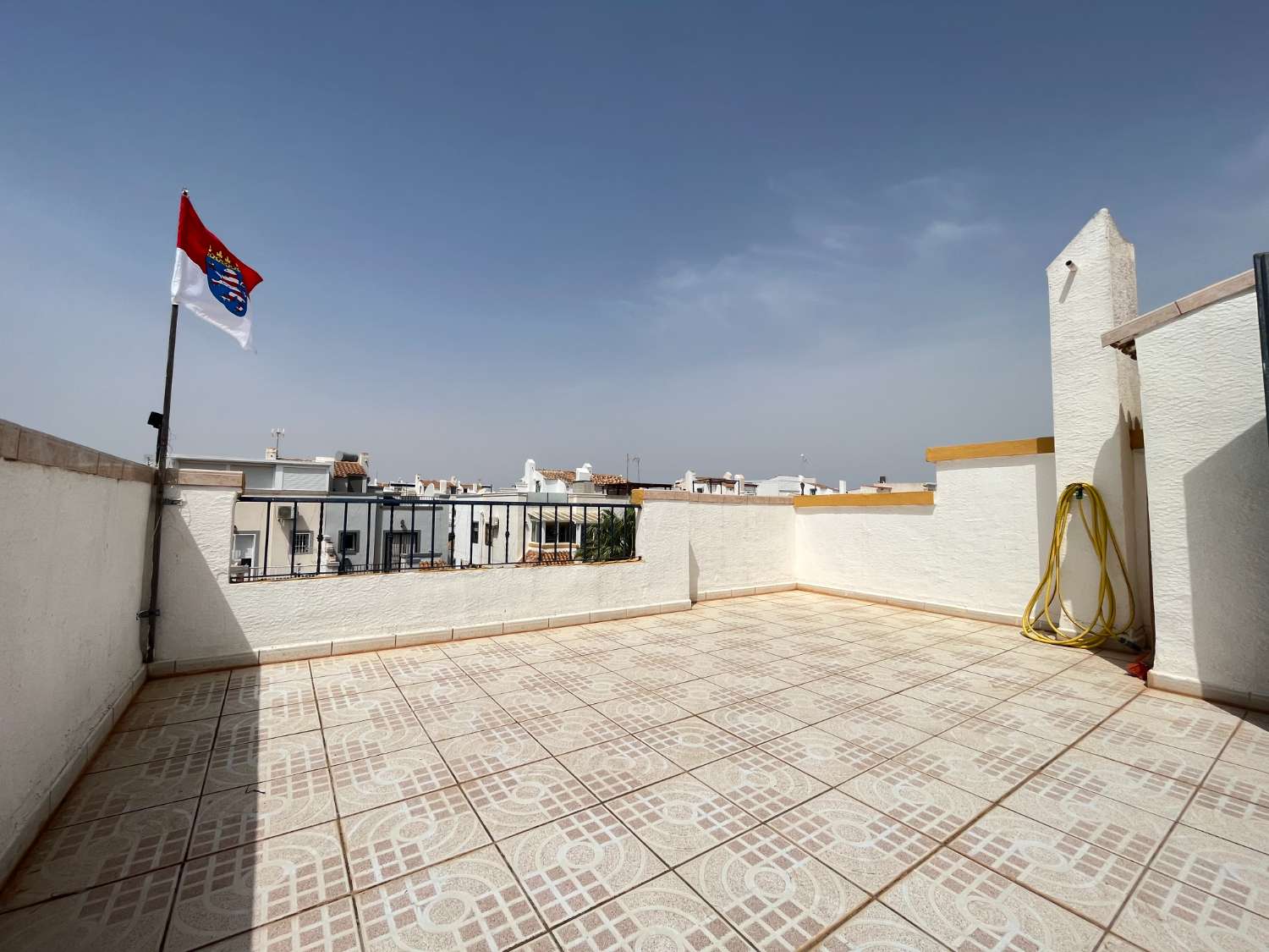 Casa de 3 dormitorios y 2 baños con piscina comunitaria