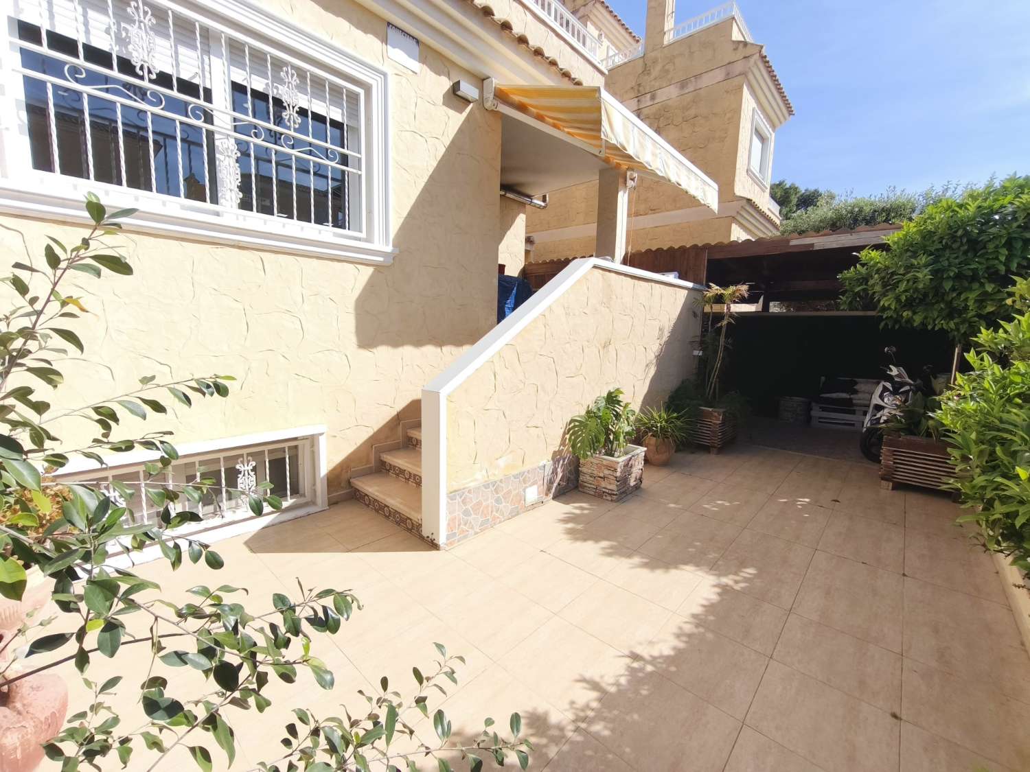 Preciosa propiedad de 4 habitaciones a 800 m del mar