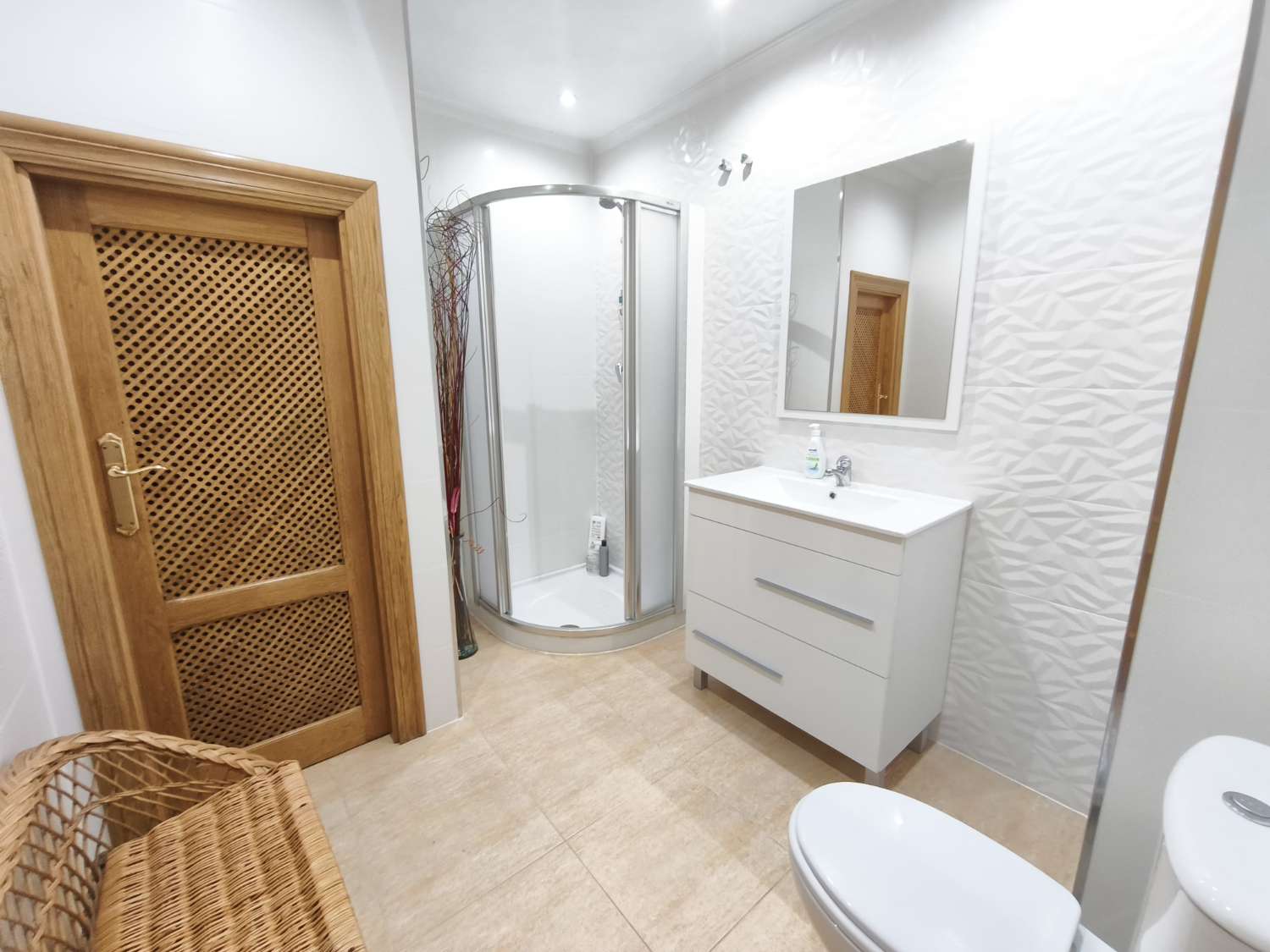 Preciosa propiedad de 4 habitaciones a 800 m del mar