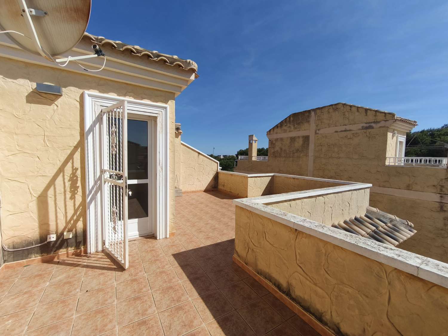 Preciosa propiedad de 4 habitaciones a 800 m del mar