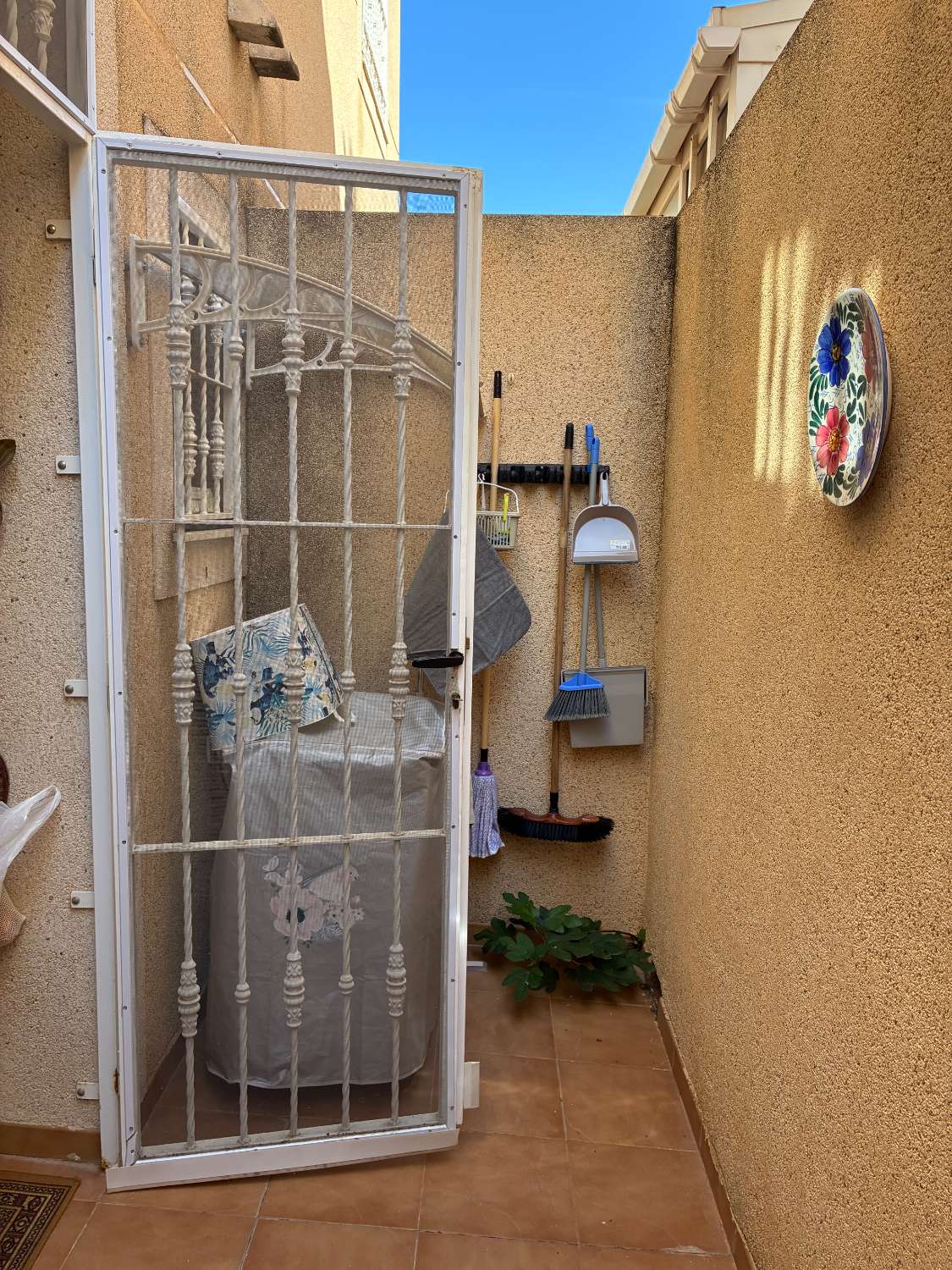 3 dormitorios, 3 baños, 1 garaje y 1 dúplex con piscina común en Orihuela Costa