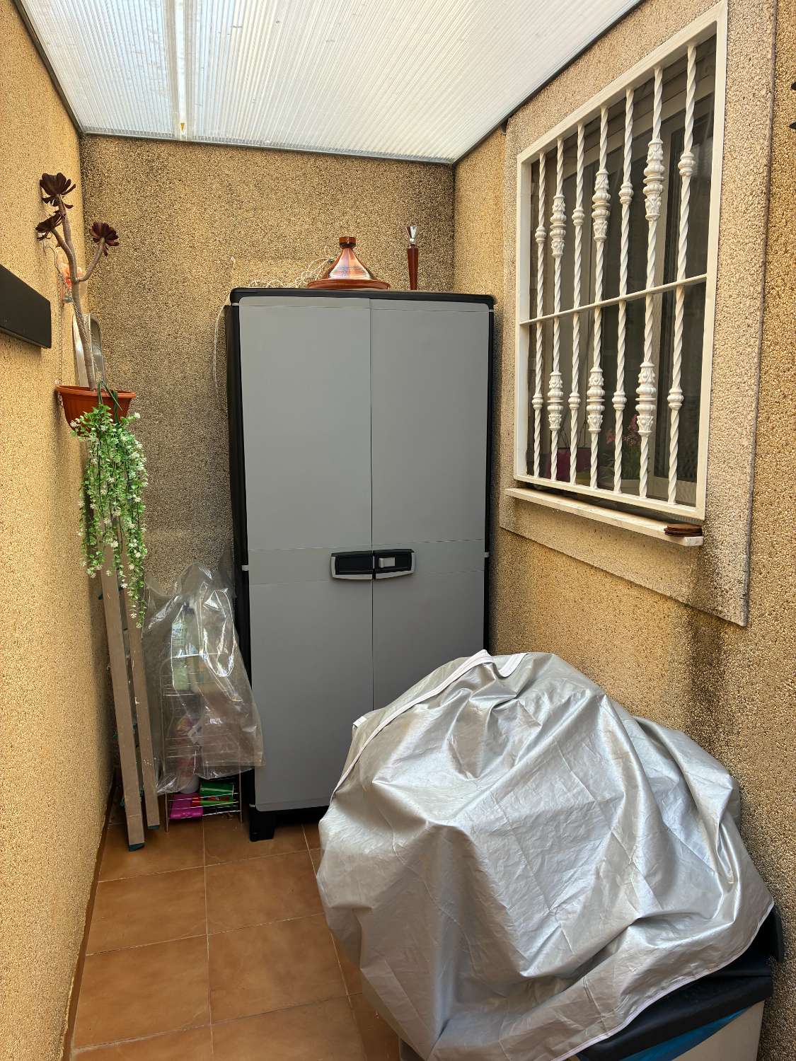 3 dormitorios, 3 baños, 1 garaje y 1 dúplex con piscina común en Orihuela Costa