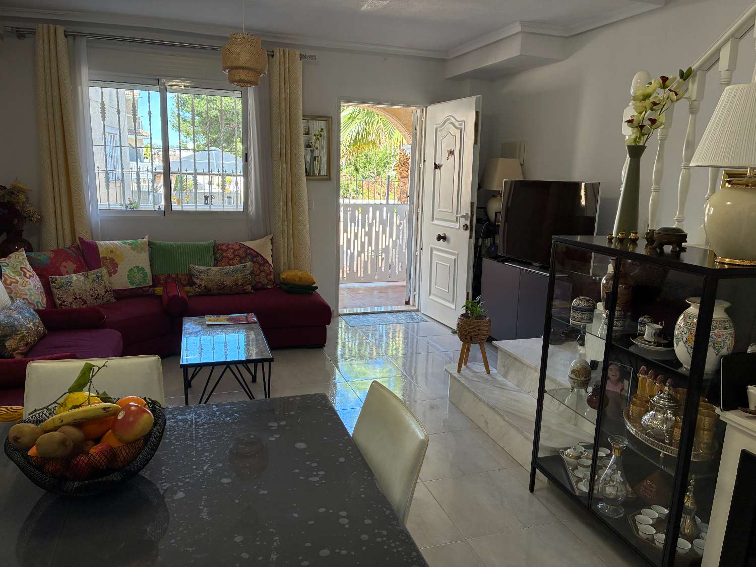 3 dormitorios, 3 baños, 1 garaje y 1 dúplex con piscina común en Orihuela Costa