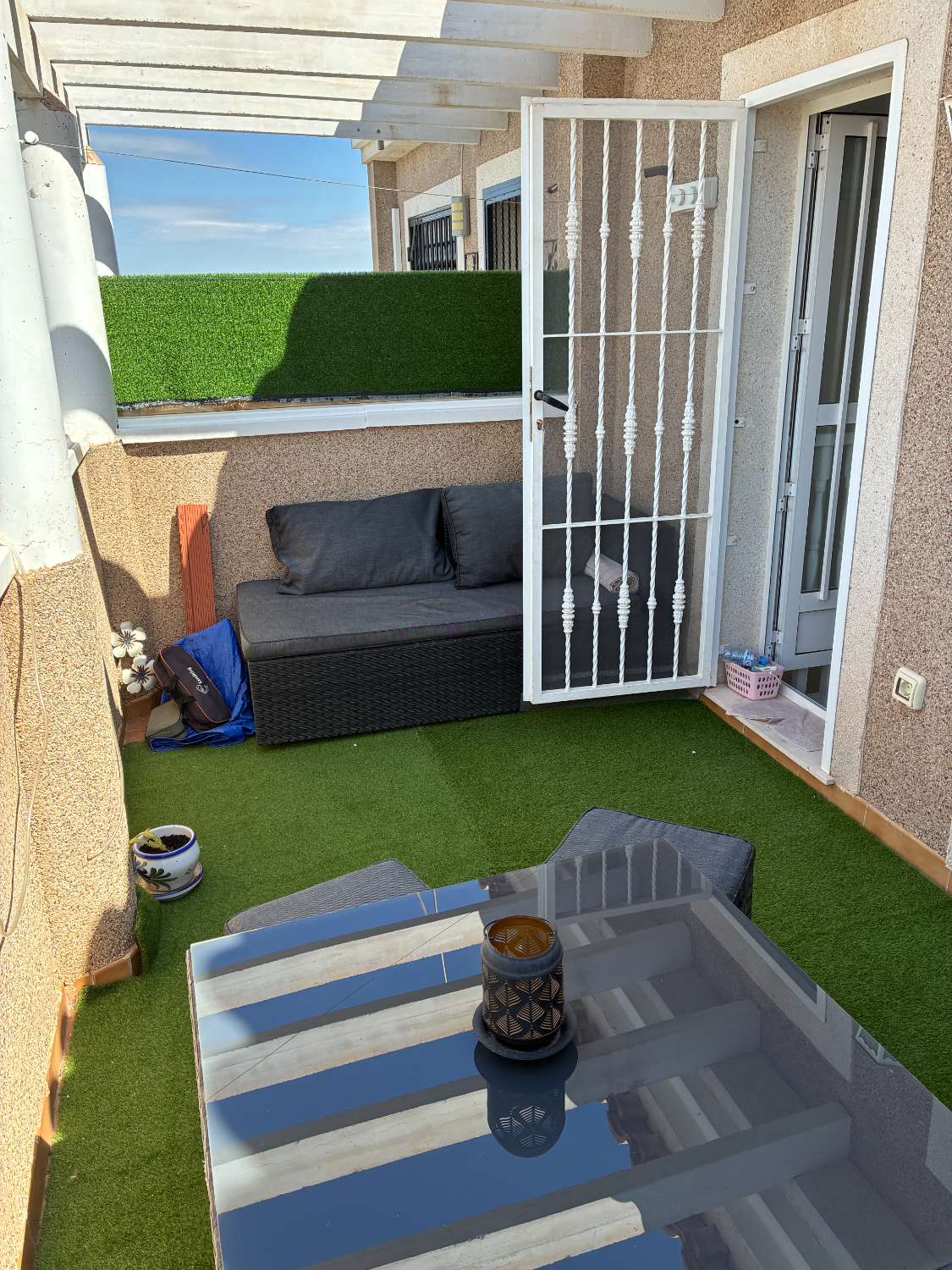 3 dormitorios, 3 baños, 1 garaje y 1 dúplex con piscina común en Orihuela Costa