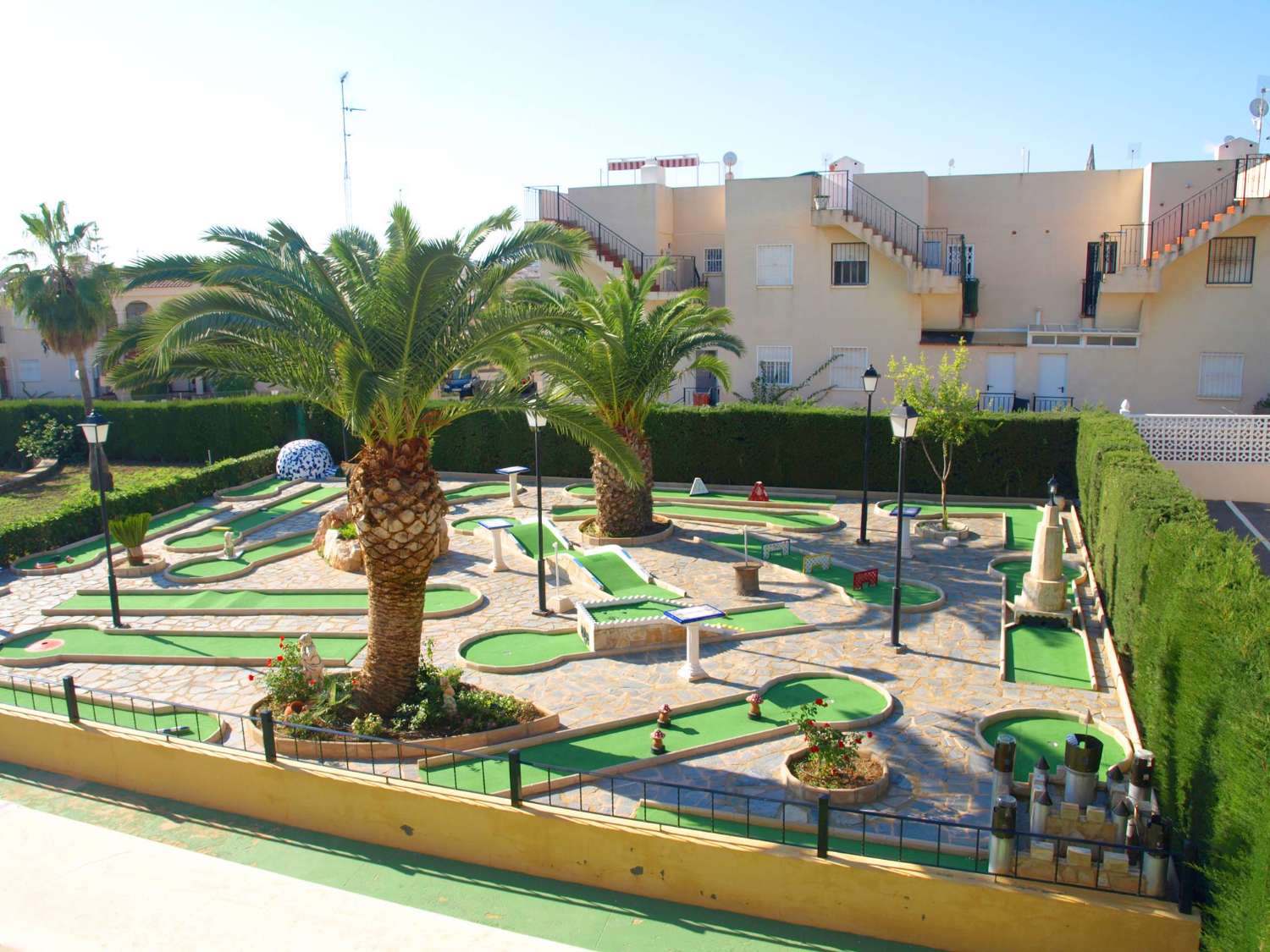 3 dormitorios, 3 baños, 1 garaje y 1 dúplex con piscina común en Orihuela Costa