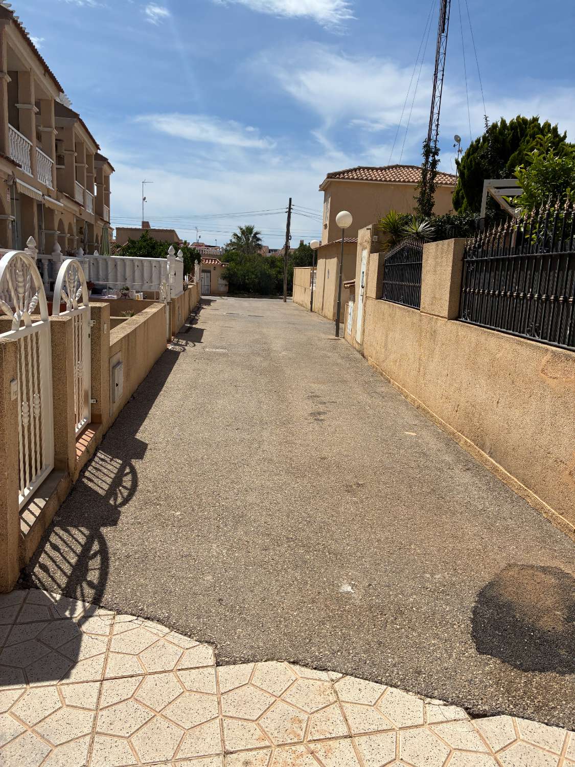 3 dormitorios, 3 baños, 1 garaje y 1 dúplex con piscina común en Orihuela Costa