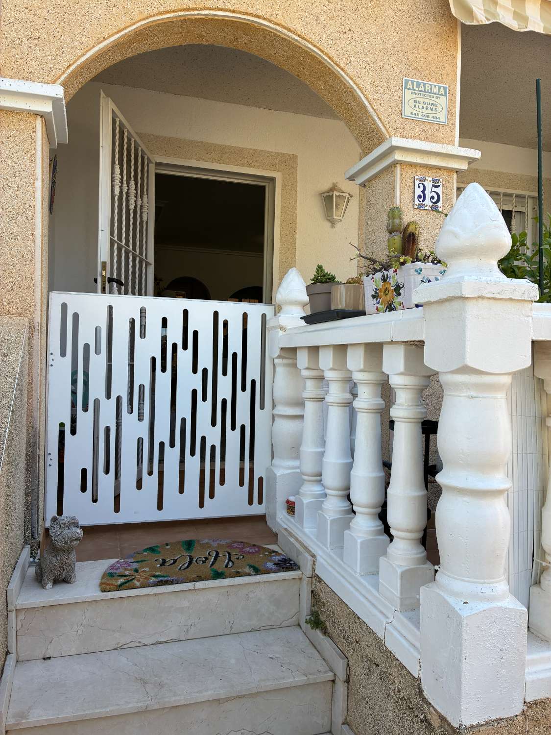 3 dormitorios, 3 baños, 1 garaje y 1 dúplex con piscina común en Orihuela Costa