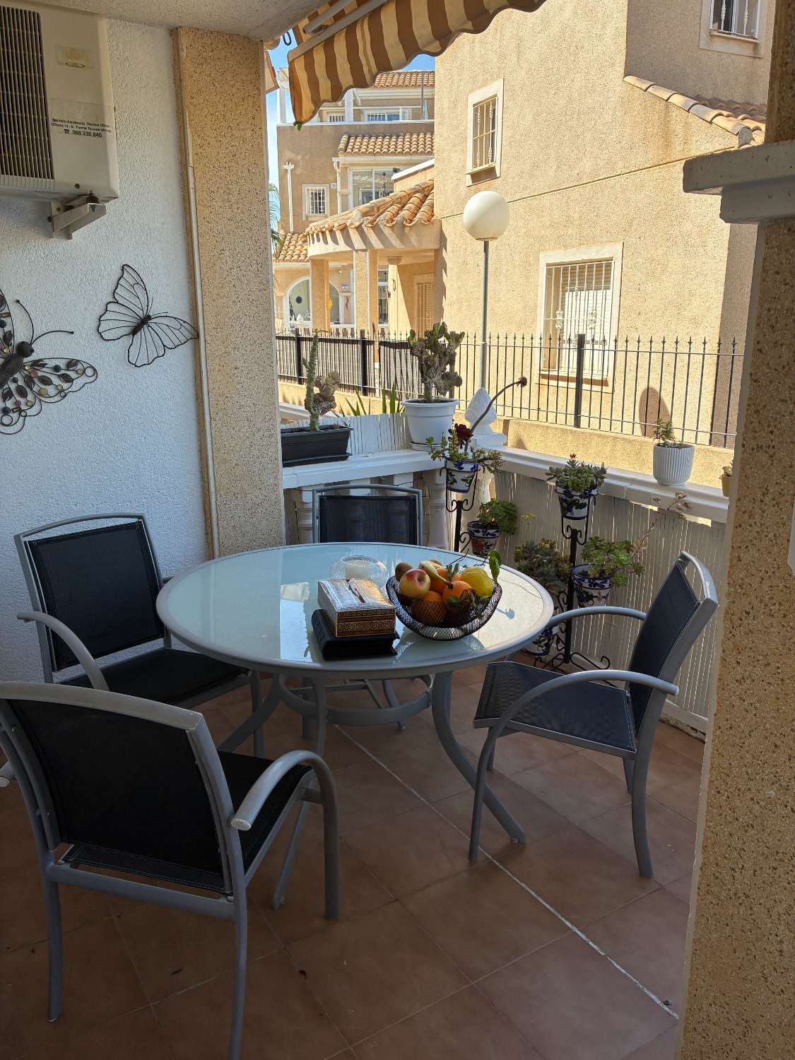 3 dormitorios, 3 baños, 1 garaje y 1 dúplex con piscina común en Orihuela Costa