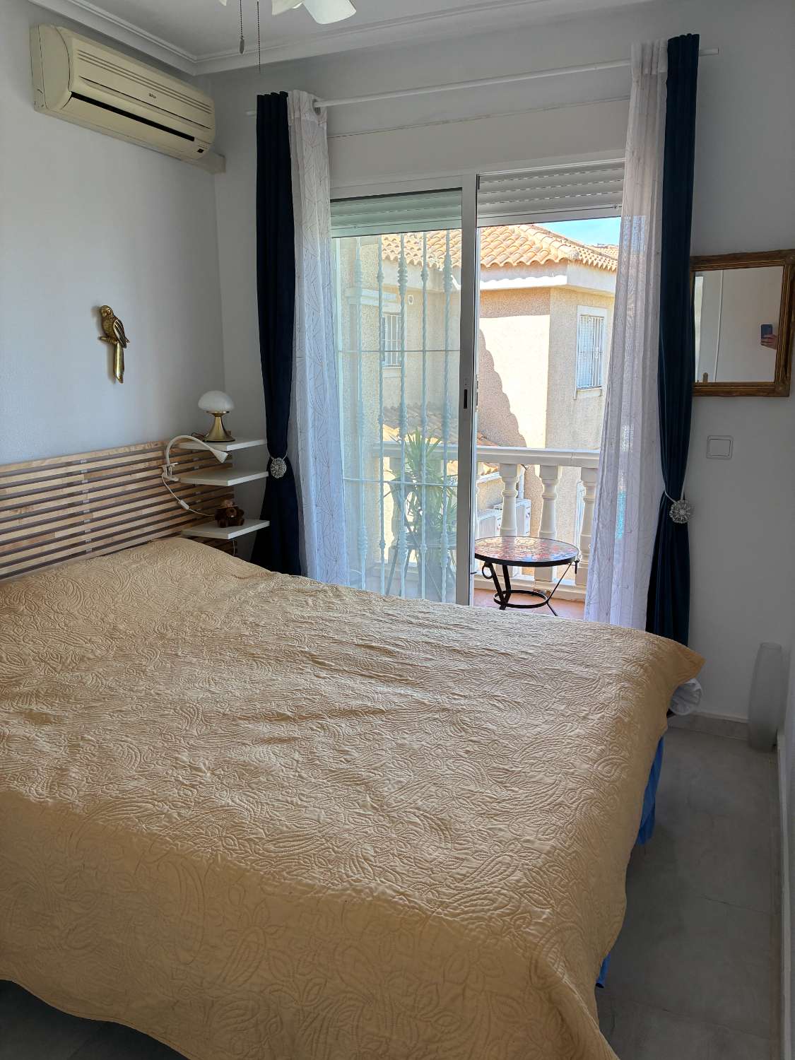 3 dormitorios, 3 baños, 1 garaje y 1 dúplex con piscina común en Orihuela Costa