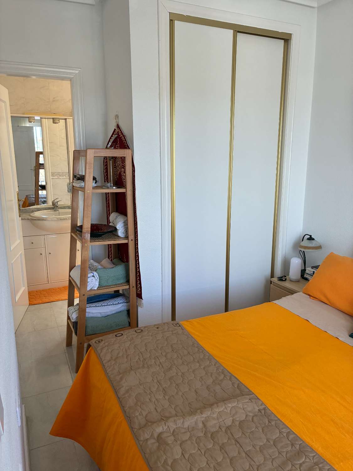 3 dormitorios, 3 baños, 1 garaje y 1 dúplex con piscina común en Orihuela Costa