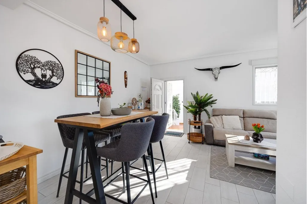 Casa adosada en venta en Altos - La Florida de 3 habitaciones con terraza y piscina