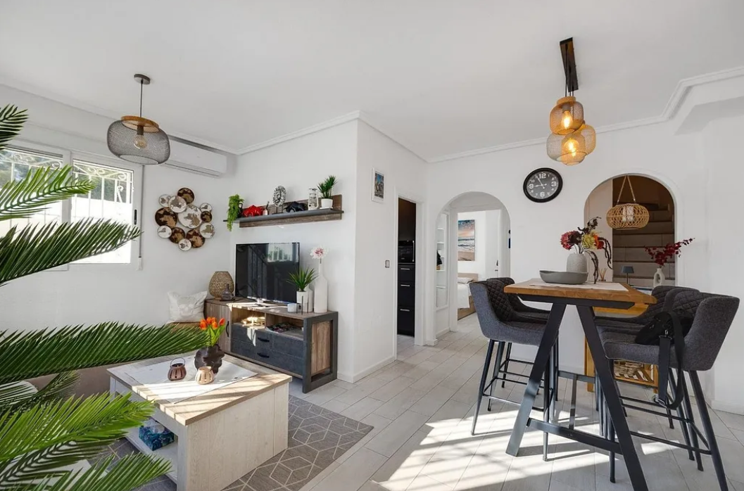 Casa adosada en venta en Altos - La Florida de 3 habitaciones con terraza y piscina