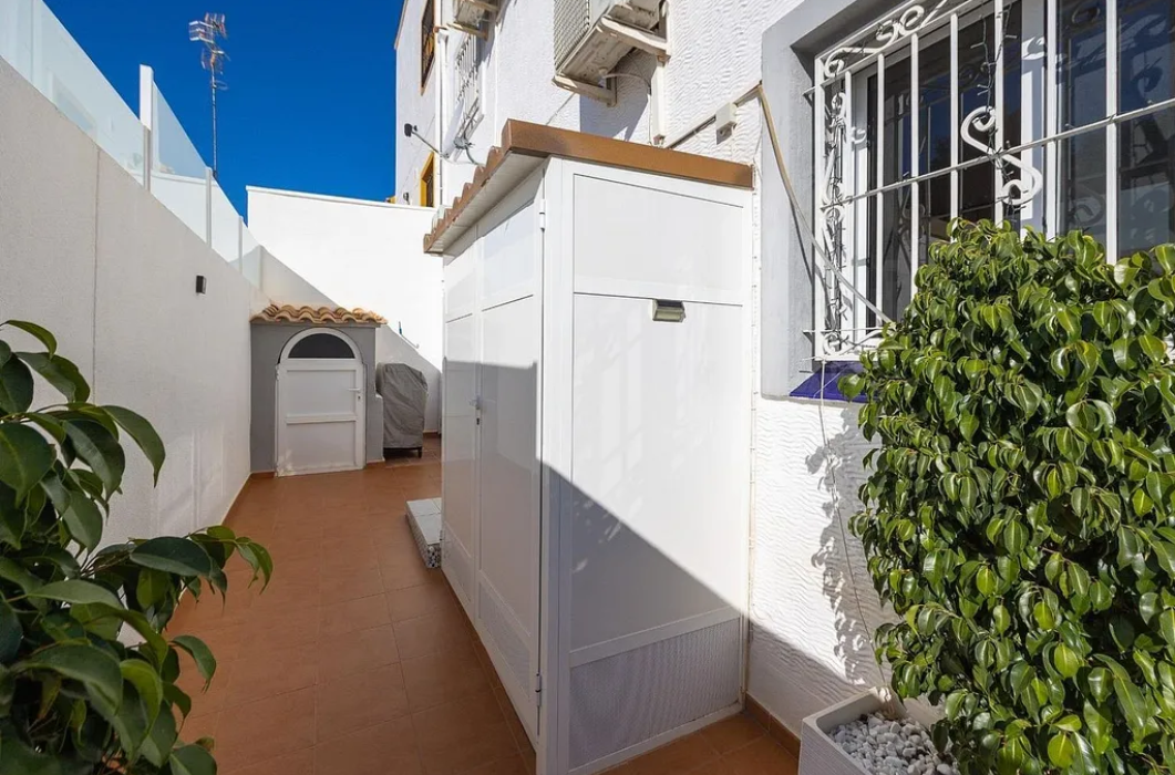 Casa adosada en venta en Altos - La Florida de 3 habitaciones con terraza y piscina