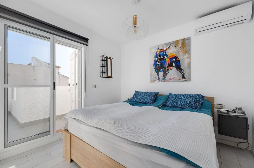 Casa adosada en venta en Altos - La Florida de 3 habitaciones con terraza y piscina