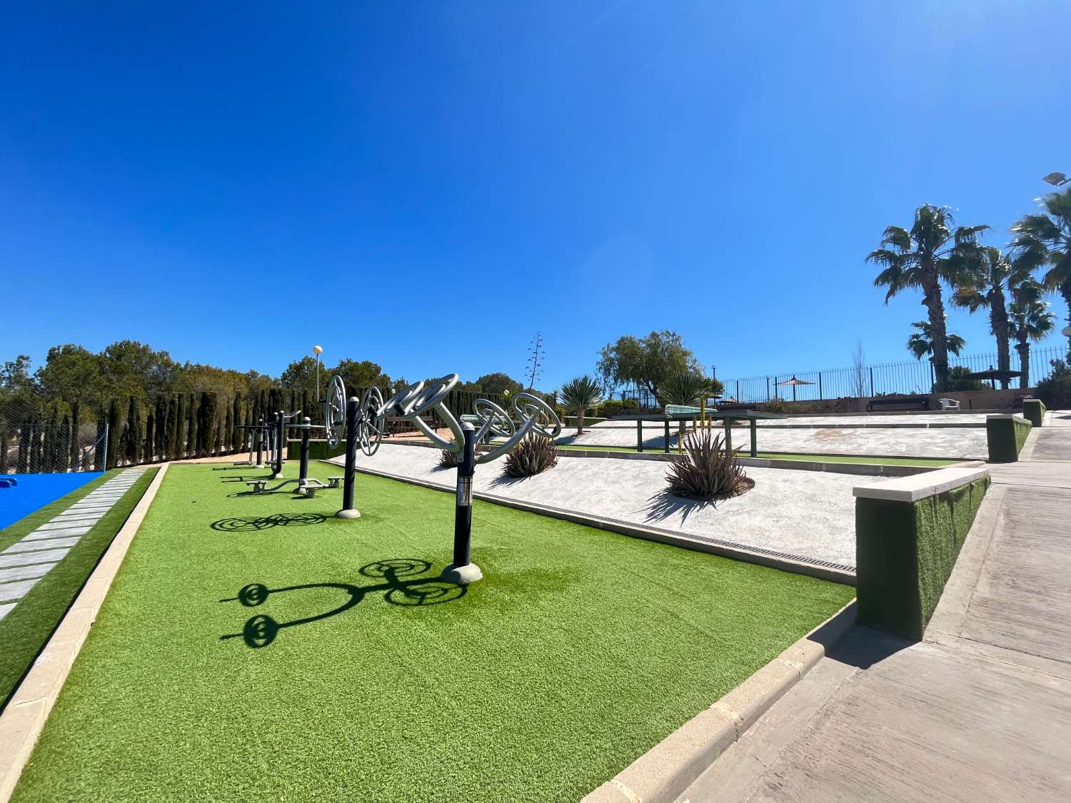 Casa adosada en venta en Altos - La Florida de 3 habitaciones con terraza y piscina