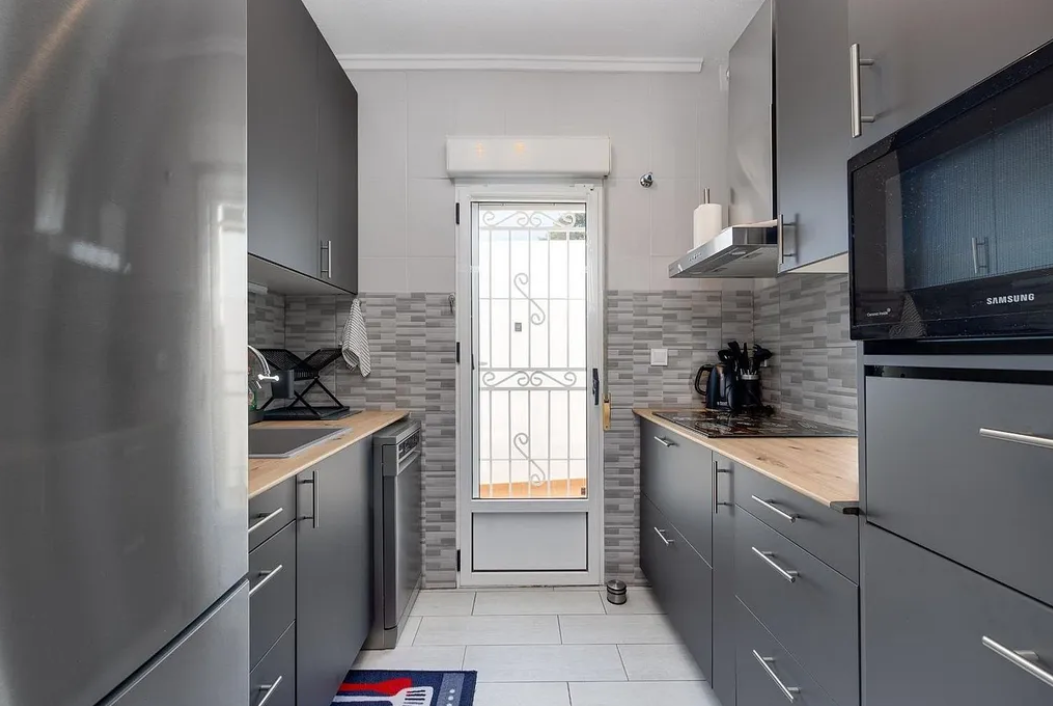 Casa adosada en venta en Altos - La Florida de 3 habitaciones con terraza y piscina