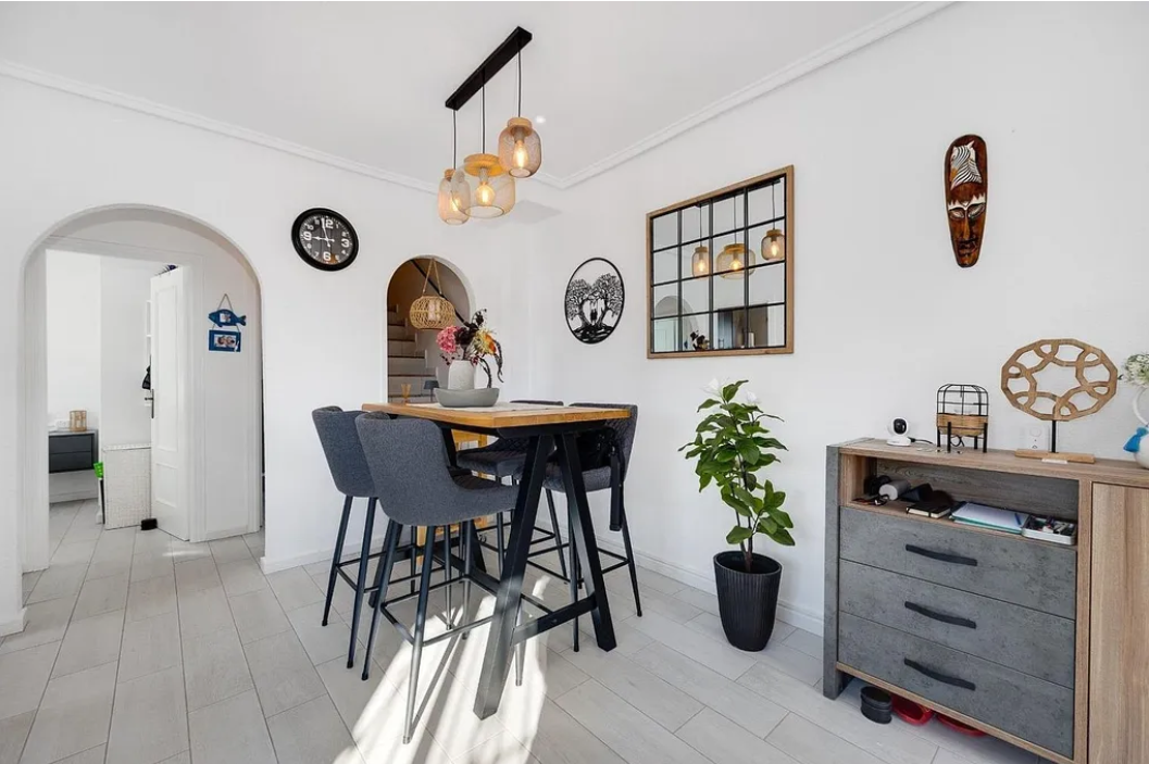 Casa adosada en venta en Altos - La Florida de 3 habitaciones con terraza y piscina