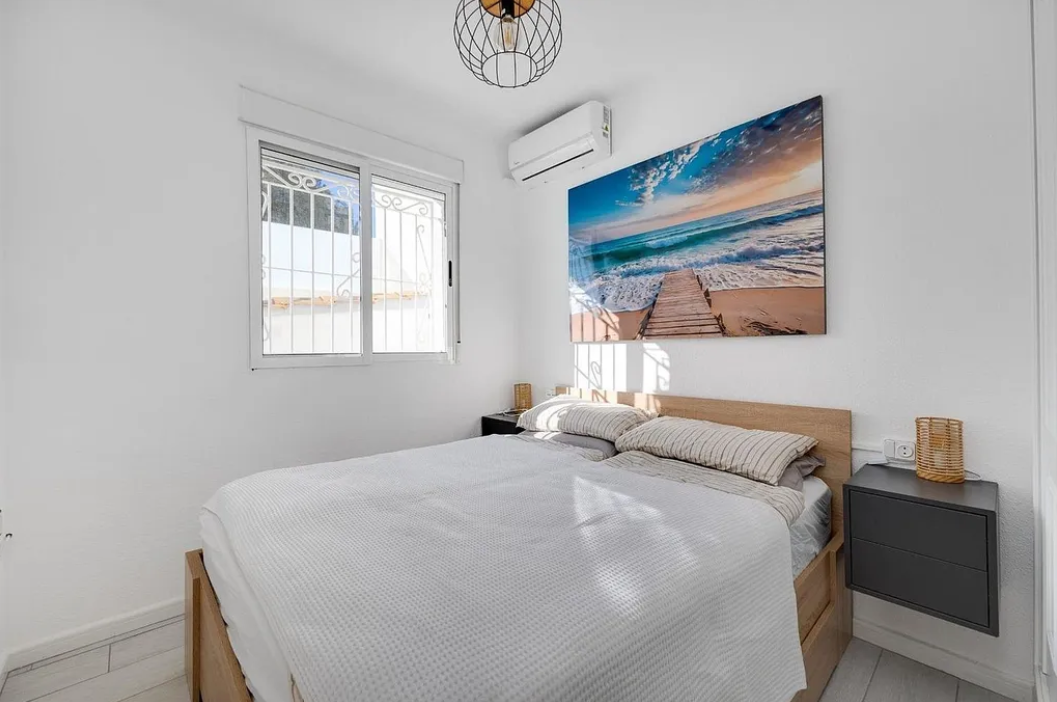 Casa adosada en venta en Altos - La Florida de 3 habitaciones con terraza y piscina