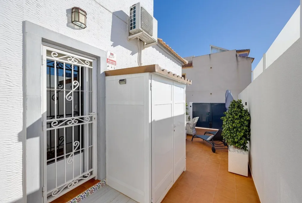 Casa adosada en venta en Altos - La Florida de 3 habitaciones con terraza y piscina